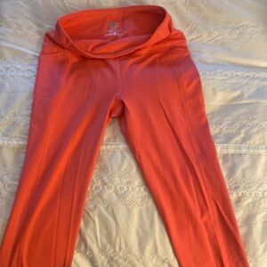Pink capri leggings with side pockets